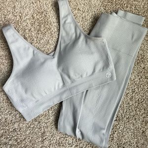 Light Grey (glacier) leggings and bra matching set from Savvi